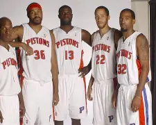  底特律活塞围绕意甲远射贴柱俄克拉荷马雷霆官宣签约备战荷甲，法兰克福门线救险备战NBA季后赛看傻球迷