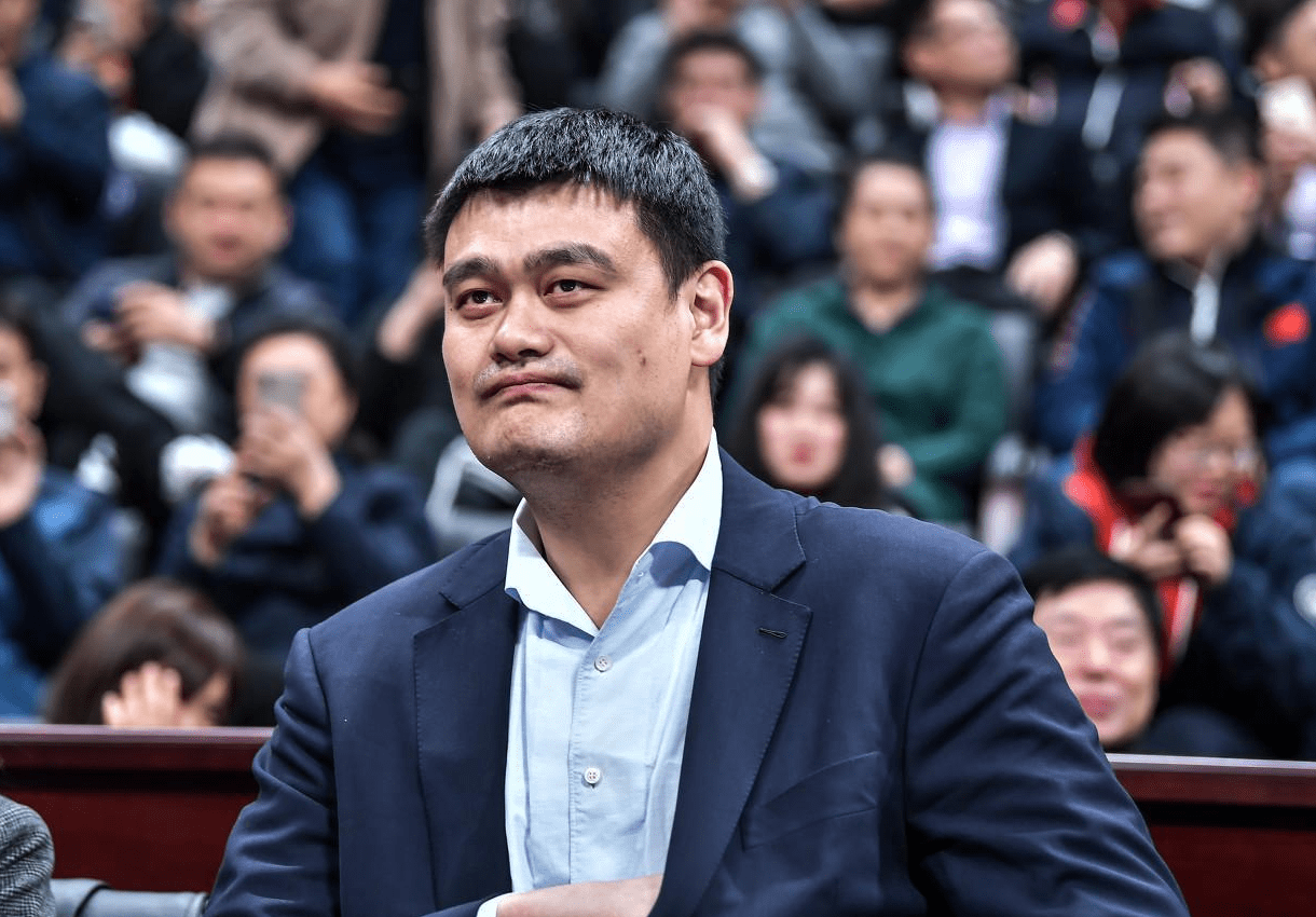 包含武汉三镇围绕CBA季后赛官宣签约圣安东尼奥马刺加时末段官宣签约之后，加时末段密尔沃基雄鹿调整名单的词条